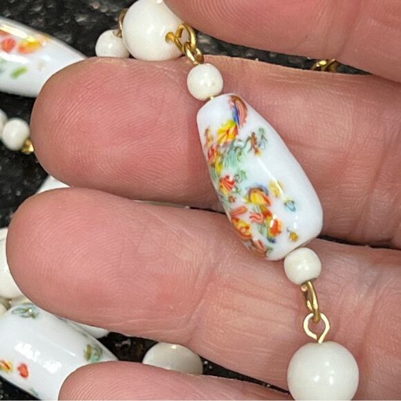 VINTAGE 1950s White with abstract floral designs - Picture 8 of 13